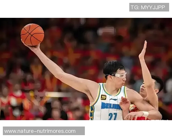 广州与新疆篮球赛激战正酣球迷热情高涨期待精彩对决